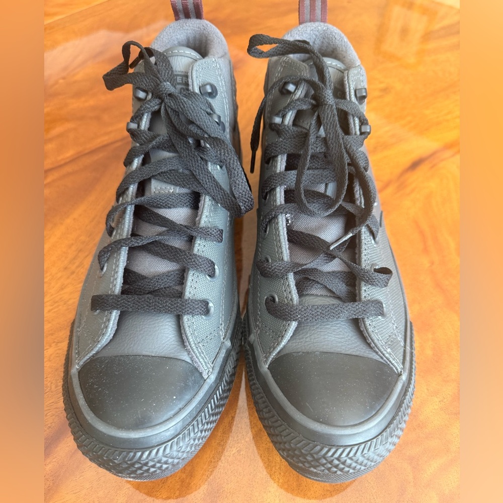 UNISEX 🔴Converse Chuck Taylor All Star Malden Street Boot W size 10 or 8 in Men